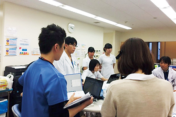 medical_team_heart_failure04